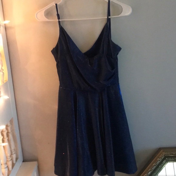 Short semi formal dress - Picture 1 of 3